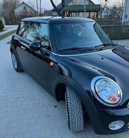 Черный Мини Купер, объемом двигателя 1.4 л и пробегом 162 тыс. км за 6600 $, фото 9 на Automoto.ua