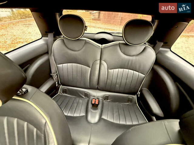 Чорний Міні Cooper, об'ємом двигуна 1.6 л та пробігом 119 тис. км за 6700 $, фото 8 на Automoto.ua