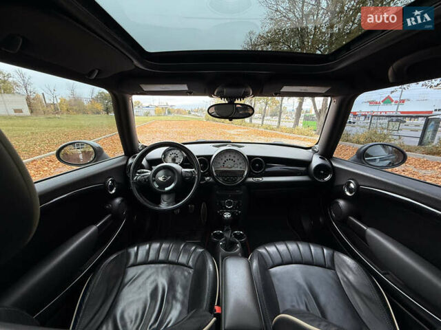 Чорний Міні Cooper, об'ємом двигуна 1.6 л та пробігом 119 тис. км за 6700 $, фото 12 на Automoto.ua