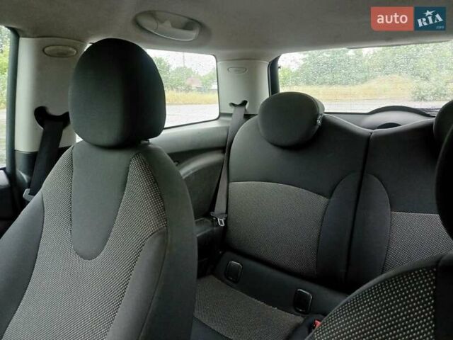 Черный Мини Купер, объемом двигателя 1.6 л и пробегом 186 тыс. км за 6600 $, фото 14 на Automoto.ua