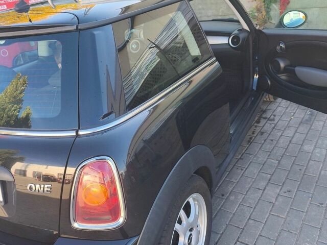 Чорний Міні Cooper, об'ємом двигуна 1.6 л та пробігом 140 тис. км за 11000 $, фото 30 на Automoto.ua