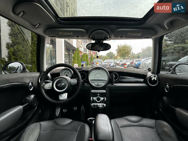 Черный Мини Купер, объемом двигателя 1.6 л и пробегом 277 тыс. км за 6500 $, фото 5 на Automoto.ua