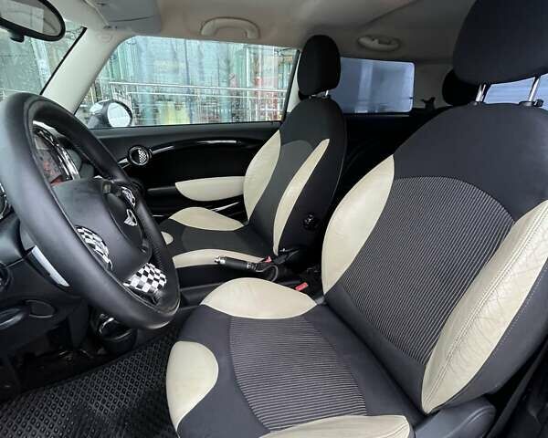 Черный Мини Купер, объемом двигателя 1.6 л и пробегом 109 тыс. км за 6500 $, фото 14 на Automoto.ua