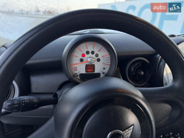 Черный Мини Купер, объемом двигателя 1.6 л и пробегом 300 тыс. км за 5600 $, фото 23 на Automoto.ua