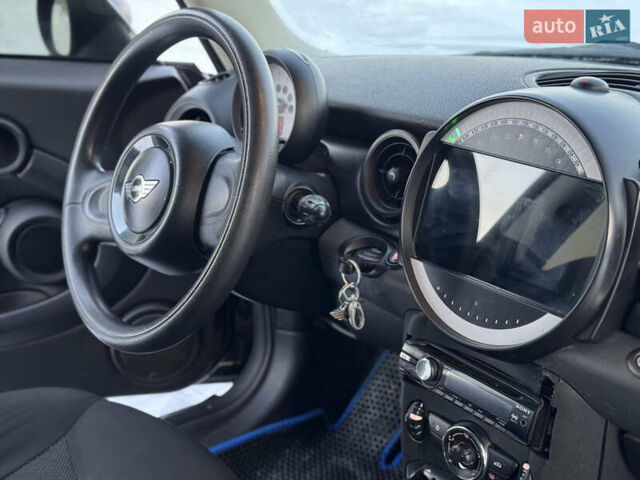 Черный Мини Купер, объемом двигателя 1.6 л и пробегом 300 тыс. км за 5600 $, фото 31 на Automoto.ua