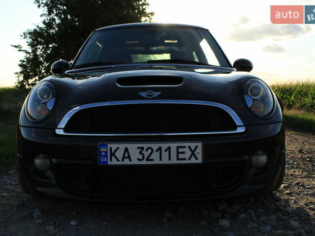 Чорний Міні Cooper, об'ємом двигуна 1.6 л та пробігом 253 тис. км за 8500 $, фото 2 на Automoto.ua