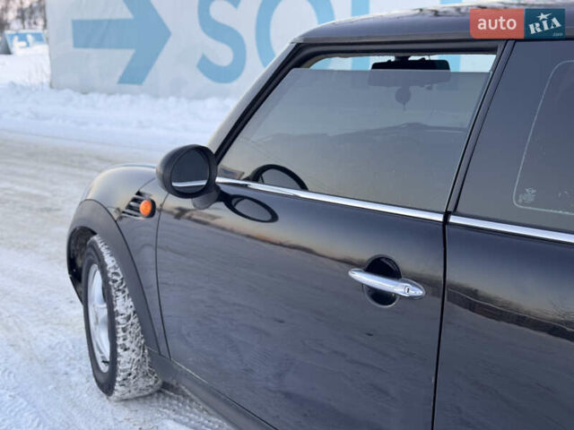 Черный Мини Купер, объемом двигателя 1.6 л и пробегом 300 тыс. км за 5600 $, фото 12 на Automoto.ua