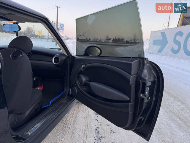 Черный Мини Купер, объемом двигателя 1.6 л и пробегом 300 тыс. км за 5600 $, фото 29 на Automoto.ua