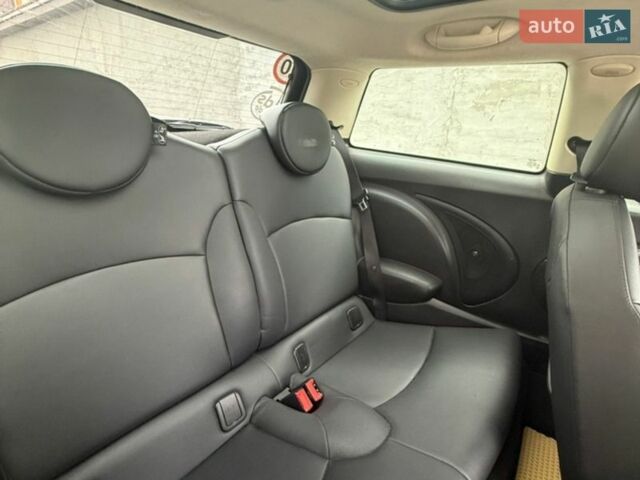 Чорний Міні Cooper, об'ємом двигуна 1.6 л та пробігом 199 тис. км за 7000 $, фото 9 на Automoto.ua