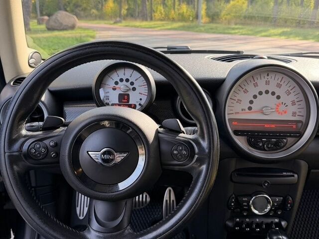 Черный Мини Купер, объемом двигателя 1.6 л и пробегом 220 тыс. км за 7800 $, фото 9 на Automoto.ua