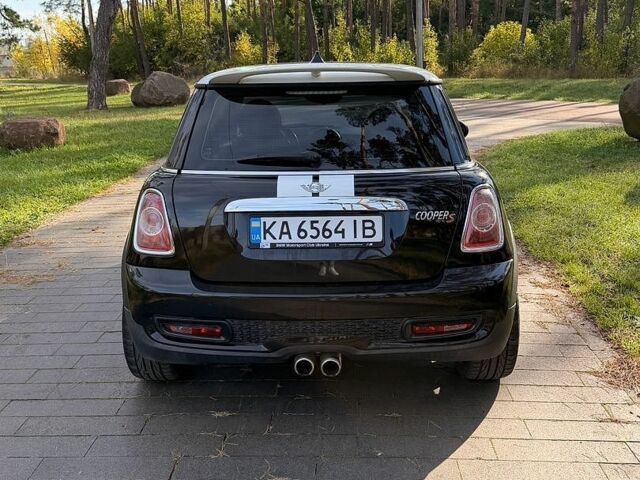 Черный Мини Купер, объемом двигателя 1.6 л и пробегом 220 тыс. км за 7800 $, фото 4 на Automoto.ua
