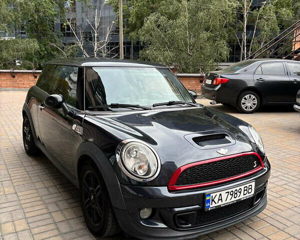 Черный Мини Купер, объемом двигателя 1.6 л и пробегом 159 тыс. км за 6850 $, фото 29 на Automoto.ua