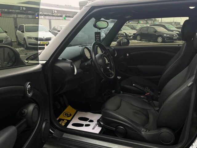 Черный Мини Купер, объемом двигателя 0 л и пробегом 223 тыс. км за 7000 $, фото 9 на Automoto.ua