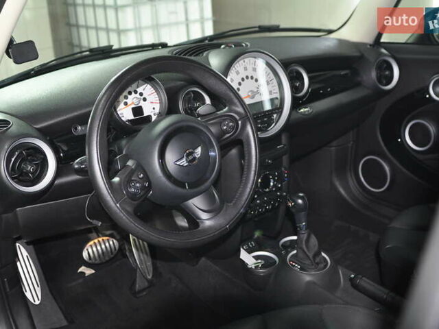 Чорний Міні Cooper, об'ємом двигуна 1.6 л та пробігом 123 тис. км за 8900 $, фото 17 на Automoto.ua