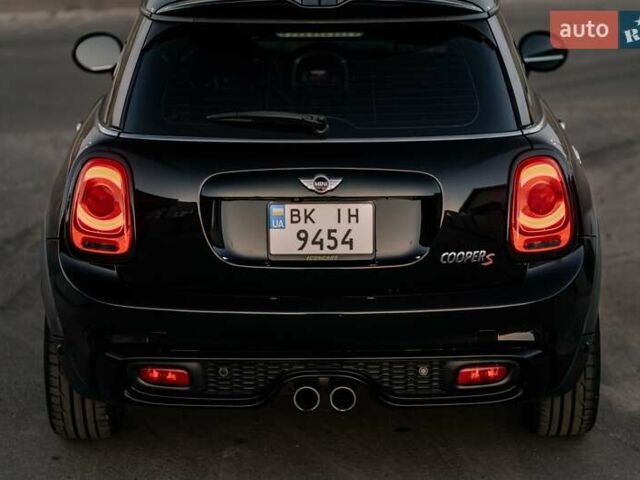 Черный Мини Купер, объемом двигателя 2 л и пробегом 160 тыс. км за 13300 $, фото 5 на Automoto.ua