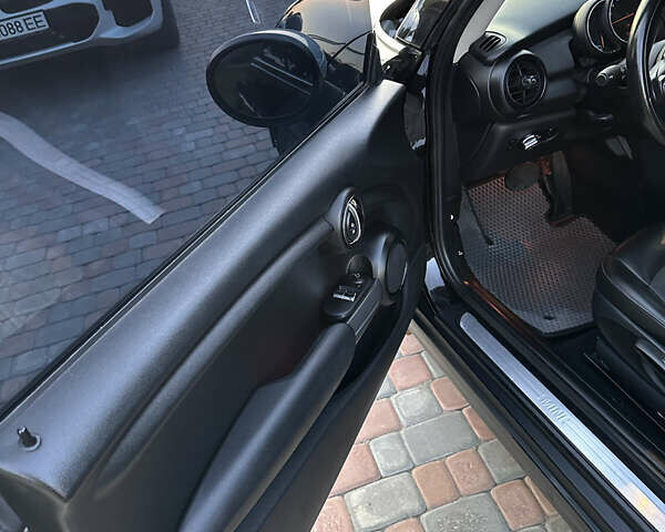 Чорний Міні Cooper, об'ємом двигуна 1.5 л та пробігом 118 тис. км за 14500 $, фото 11 на Automoto.ua