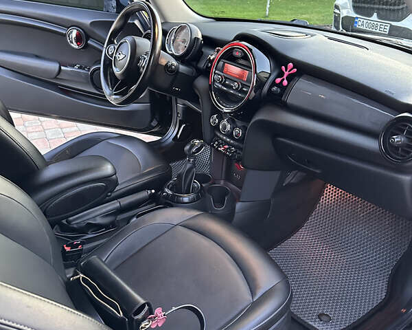 Чорний Міні Cooper, об'ємом двигуна 1.5 л та пробігом 118 тис. км за 14500 $, фото 4 на Automoto.ua