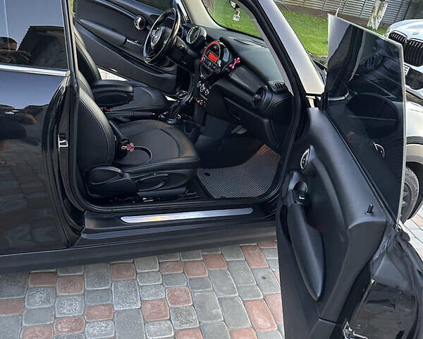 Чорний Міні Cooper, об'ємом двигуна 1.5 л та пробігом 118 тис. км за 14500 $, фото 5 на Automoto.ua