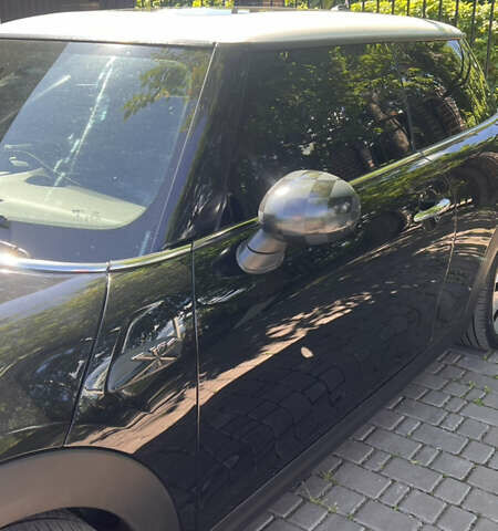 Черный Мини Купер, объемом двигателя 2 л и пробегом 125 тыс. км за 12999 $, фото 5 на Automoto.ua