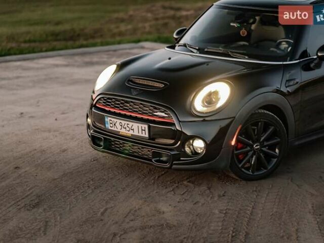 Черный Мини Купер, объемом двигателя 2 л и пробегом 160 тыс. км за 13300 $, фото 4 на Automoto.ua