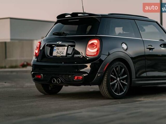 Черный Мини Купер, объемом двигателя 2 л и пробегом 160 тыс. км за 13300 $, фото 6 на Automoto.ua