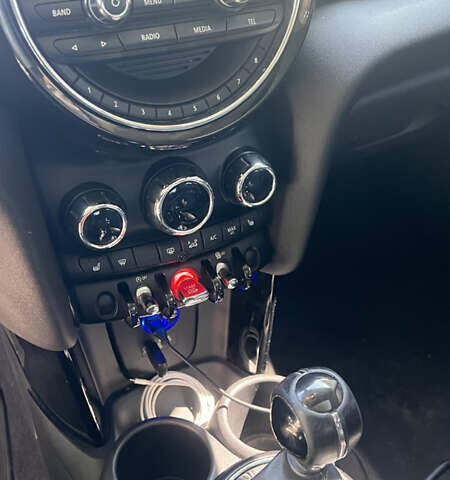 Черный Мини Купер, объемом двигателя 2 л и пробегом 125 тыс. км за 12999 $, фото 18 на Automoto.ua