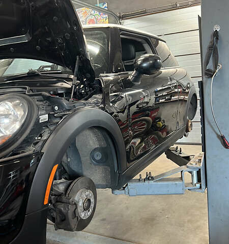 Черный Мини Купер, объемом двигателя 2 л и пробегом 125 тыс. км за 12999 $, фото 34 на Automoto.ua