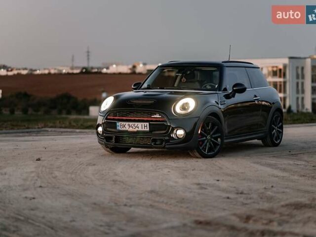 Черный Мини Купер, объемом двигателя 2 л и пробегом 160 тыс. км за 13300 $, фото 3 на Automoto.ua