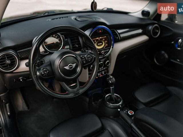 Черный Мини Купер, объемом двигателя 2 л и пробегом 160 тыс. км за 13300 $, фото 10 на Automoto.ua