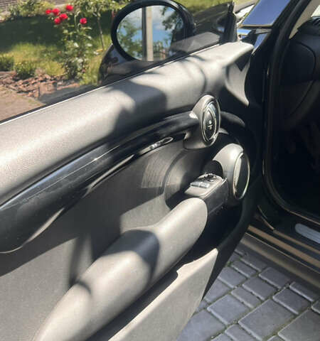 Черный Мини Купер, объемом двигателя 2 л и пробегом 125 тыс. км за 12999 $, фото 13 на Automoto.ua