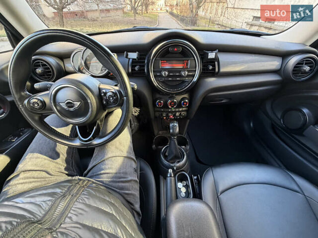 Черный Мини Купер, объемом двигателя 1.5 л и пробегом 125 тыс. км за 10700 $, фото 8 на Automoto.ua