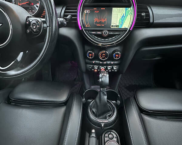 Черный Мини Купер, объемом двигателя 1.5 л и пробегом 163 тыс. км за 12500 $, фото 14 на Automoto.ua