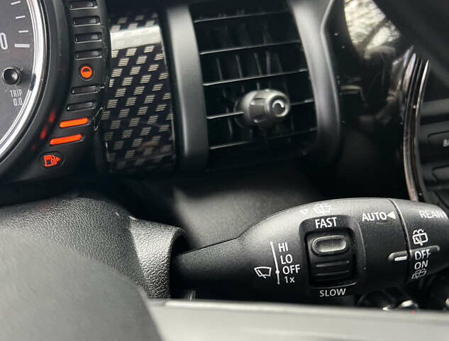 Чорний Міні Cooper, об'ємом двигуна 2 л та пробігом 177 тис. км за 11900 $, фото 62 на Automoto.ua