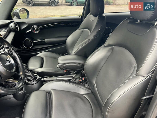 Чорний Міні Cooper, об'ємом двигуна 2 л та пробігом 177 тис. км за 11900 $, фото 45 на Automoto.ua