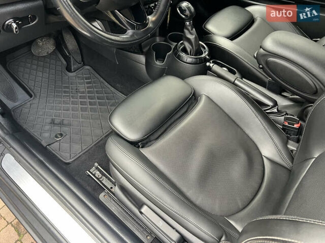 Чорний Міні Cooper, об'ємом двигуна 2 л та пробігом 177 тис. км за 11900 $, фото 48 на Automoto.ua