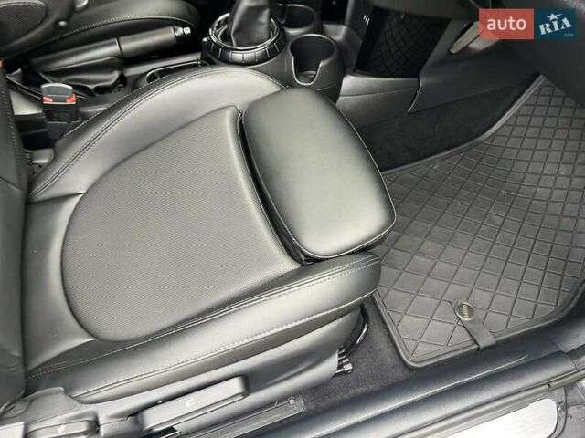 Чорний Міні Cooper, об'ємом двигуна 2 л та пробігом 177 тис. км за 11900 $, фото 84 на Automoto.ua