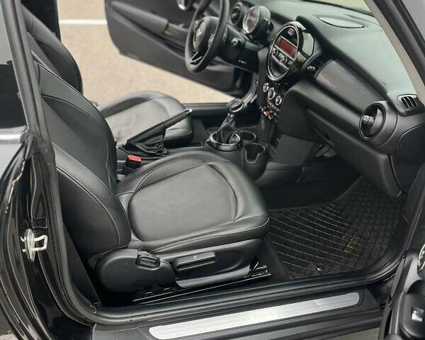 Чорний Міні Cooper, об'ємом двигуна 1.5 л та пробігом 120 тис. км за 9800 $, фото 11 на Automoto.ua