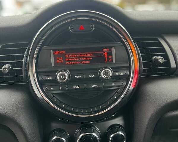Чорний Міні Cooper, об'ємом двигуна 1.5 л та пробігом 120 тис. км за 9800 $, фото 17 на Automoto.ua