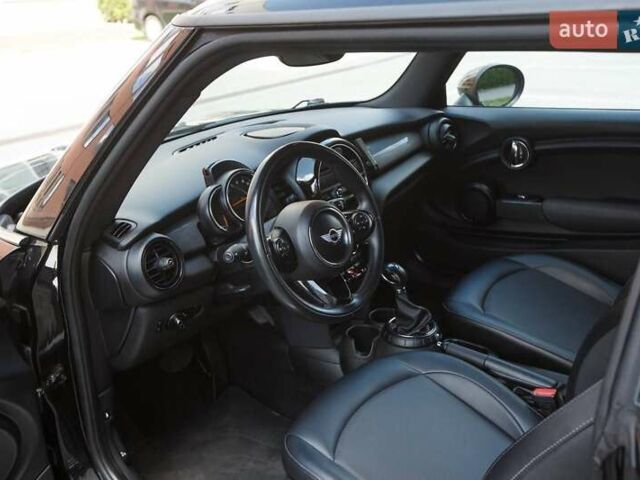 Чорний Міні Cooper, об'ємом двигуна 1.5 л та пробігом 125 тис. км за 9500 $, фото 5 на Automoto.ua