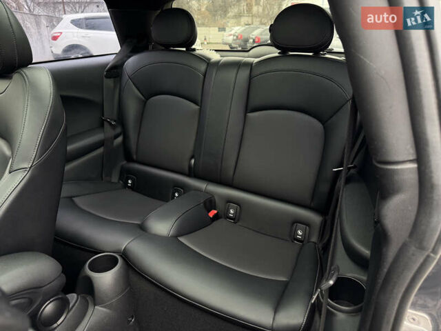 Черный Мини Купер, объемом двигателя 2 л и пробегом 155 тыс. км за 13490 $, фото 11 на Automoto.ua