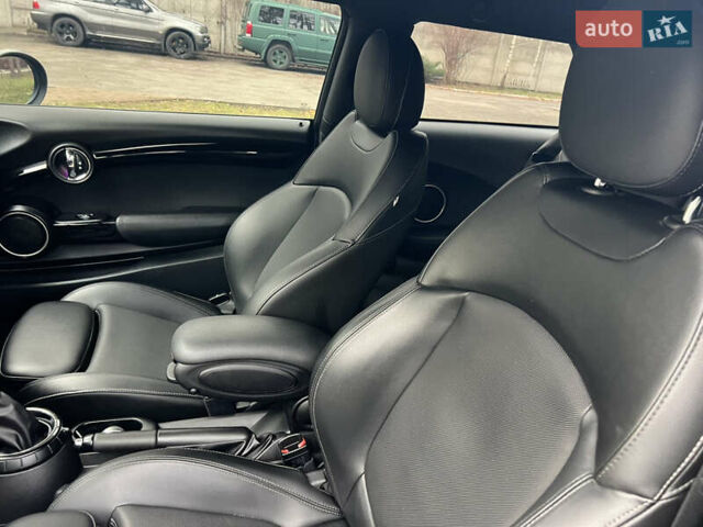 Чорний Міні Cooper, об'ємом двигуна 2 л та пробігом 177 тис. км за 11900 $, фото 52 на Automoto.ua