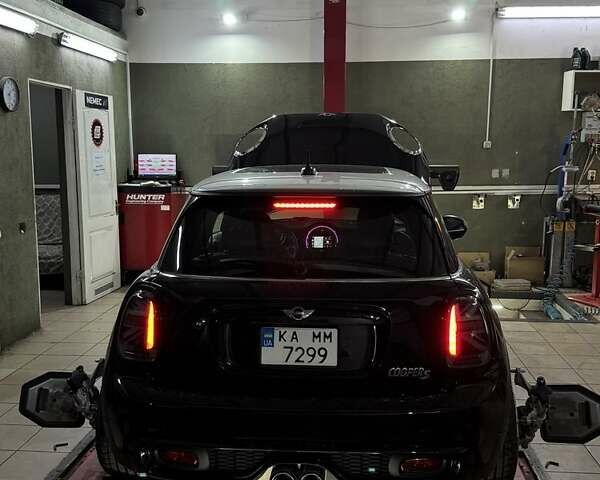 Чорний Міні Cooper, об'ємом двигуна 2 л та пробігом 70 тис. км за 14999 $, фото 9 на Automoto.ua