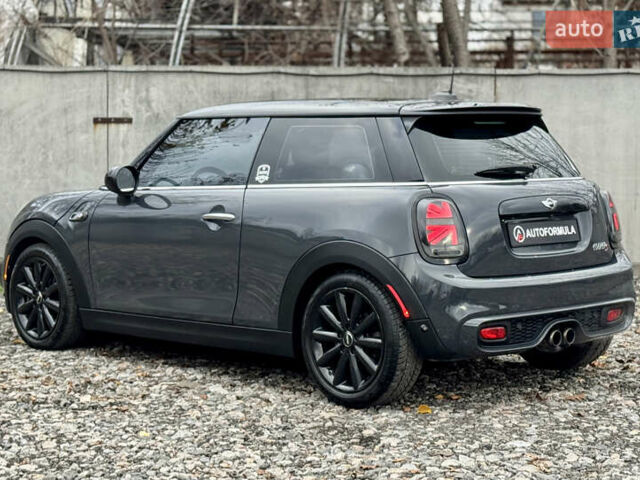 Черный Мини Купер, объемом двигателя 2 л и пробегом 155 тыс. км за 13490 $, фото 5 на Automoto.ua