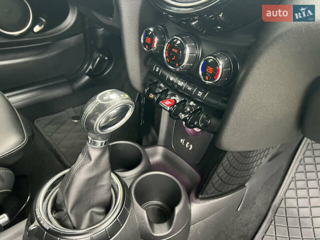 Чорний Міні Cooper, об'ємом двигуна 2 л та пробігом 177 тис. км за 11900 $, фото 87 на Automoto.ua