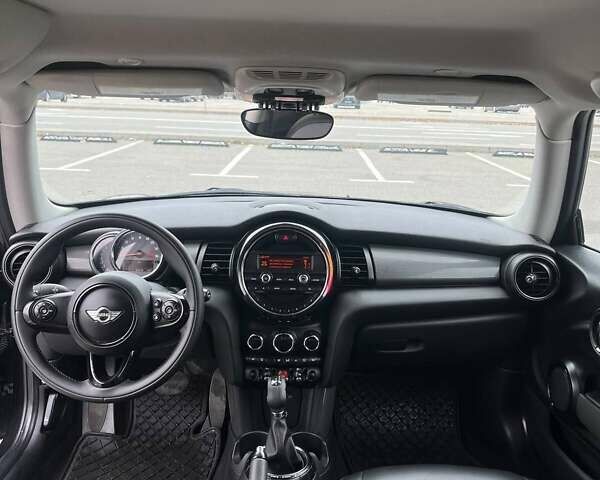 Чорний Міні Cooper, об'ємом двигуна 1.5 л та пробігом 120 тис. км за 9800 $, фото 12 на Automoto.ua