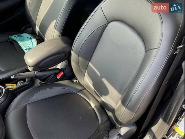 Чорний Міні Cooper, об'ємом двигуна 1.5 л та пробігом 176 тис. км за 13200 $, фото 4 на Automoto.ua