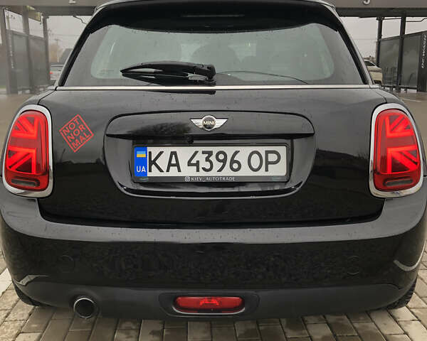 Черный Мини Купер, объемом двигателя 1.5 л и пробегом 163 тыс. км за 12500 $, фото 1 на Automoto.ua