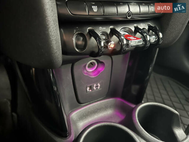 Чорний Міні Cooper, об'ємом двигуна 2 л та пробігом 177 тис. км за 11900 $, фото 92 на Automoto.ua