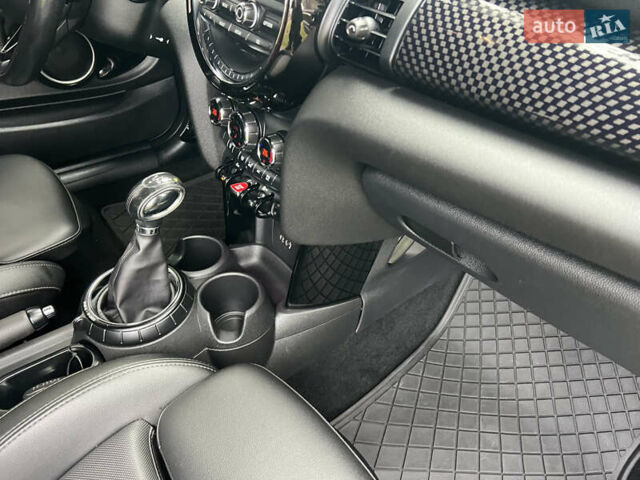 Чорний Міні Cooper, об'ємом двигуна 2 л та пробігом 177 тис. км за 11900 $, фото 86 на Automoto.ua