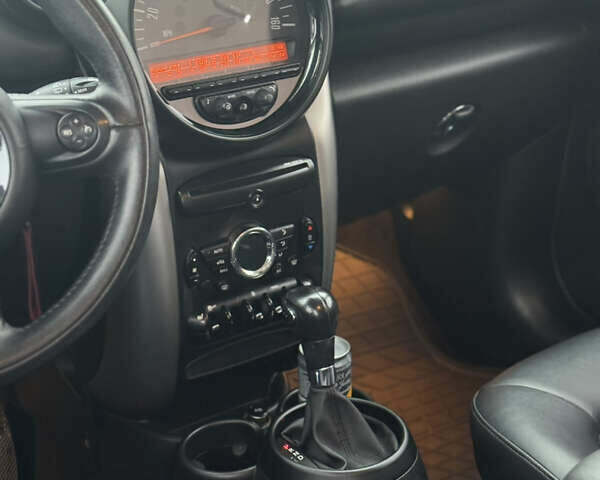 Черный Мини Купер, объемом двигателя 1.6 л и пробегом 126 тыс. км за 10999 $, фото 6 на Automoto.ua